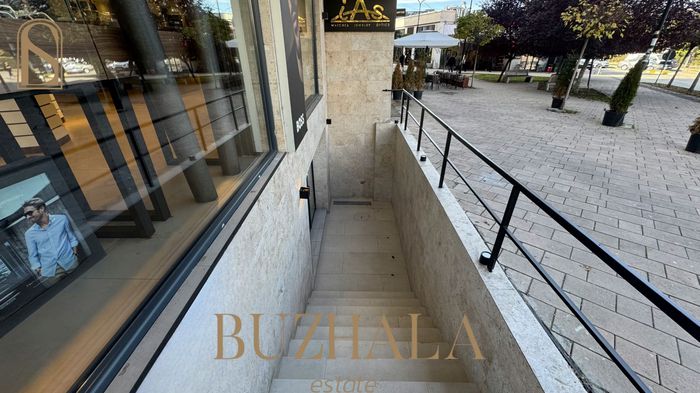 Lokal 100 m² në Qendër