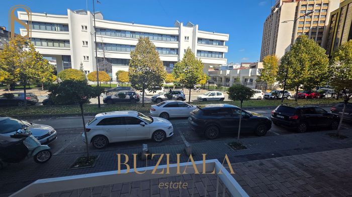 Lokal 95m² në Qendër