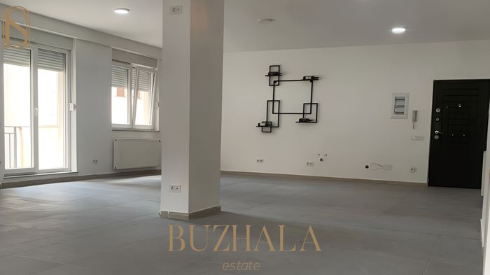 Lokal në shitje/qira – Rruga B