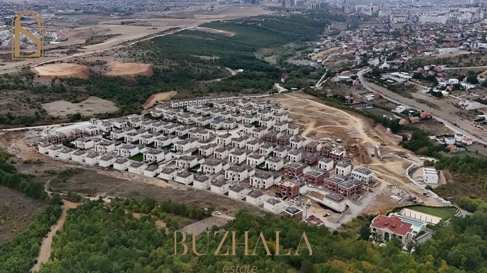 Ofrohet me qira shtëpia 300m²