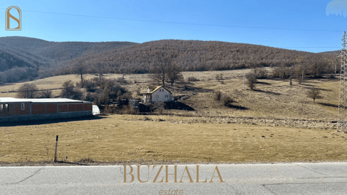 Tokë për shitje në Magjistralen Prishtinë–Gjilan